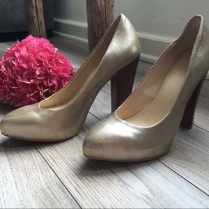 Calvin Klein Gold Pumps ***Small 7's****